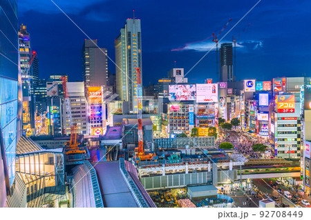 日本の東京都市景観 迷宮都市渋谷で進む東急東横店解体工事。旧銀座線渋谷駅ホームの姿も 92708449