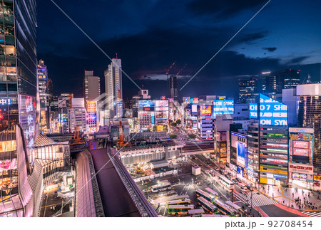 日本の東京都市景観 迷宮都市渋谷で進む東急東横店解体工事。旧銀座線渋谷駅ホームの姿も。右下は宮益坂下 日本の東京都市景観 迷宮都市渋谷で進む東急東横店解体工事。旧銀座線渋谷駅ホームの姿も。右下は宮益坂下 92708454