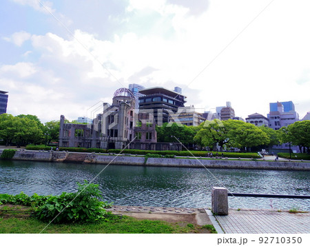 元安川と原爆ドーム(広島県広島市) 元安川と原爆ドーム(広島県広島市) 92710350