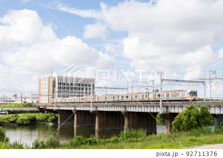 【東海道本線】庄内川を渡る普通列車 92711376