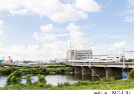 【東海道本線】庄内川を渡る特急列車 【東海道本線】庄内川を渡る特急列車 92711485