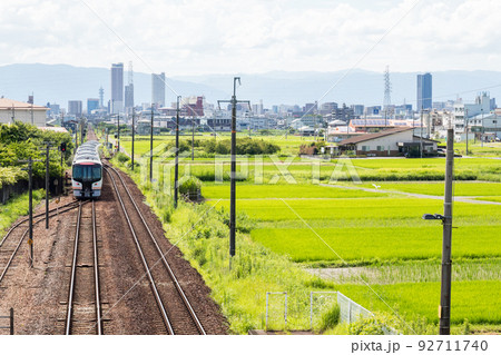 【高山本線】長森駅を通過する特急列車 92711740