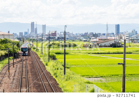 【高山本線】長森駅を通過する特急列車 【高山本線】長森駅を通過する特急列車 92711741