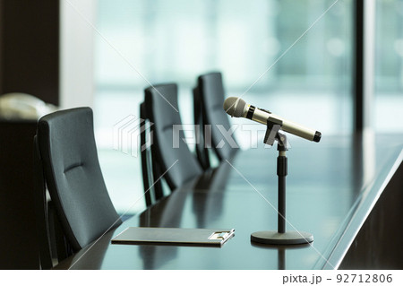 記者会見 マイク ビジネス 会議室 92712806