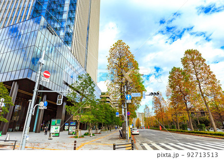 秋の東京 新宿区の都市風景 四谷駅前付近 秋の東京 新宿区の都市風景 四谷駅前付近 92713513