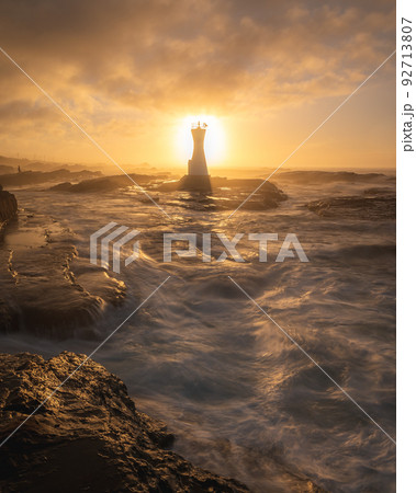 千葉県南房総市 安房白浜港灯台の朝焼け 千葉県南房総市 安房白浜港灯台の朝焼け 92713807