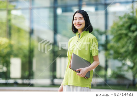 介護士の女性ポートレート 介護士の女性ポートレート 92714433