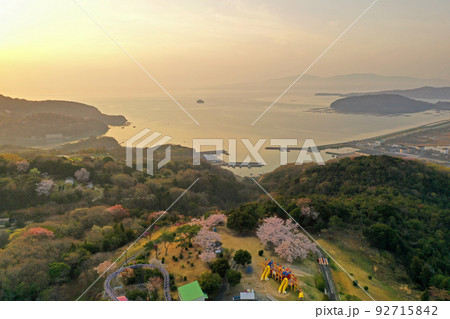道の駅藤樹の里あどかわの上空から琵琶湖の空撮 92715842
