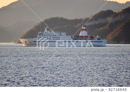 瀬戸内海を航行中の日中国際フェリー 92716640