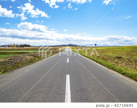 就実の丘付近の直線道路（北海道旭川市） 92716695