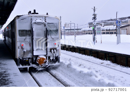 2021年12月、北海道の旭川駅から稚内駅までの宗谷本線の風景 92717001