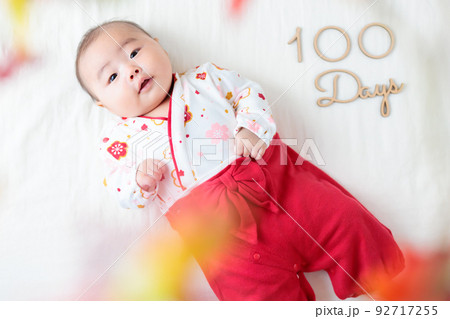 百日祝い 生後100日の赤ちゃん 百日祝い 生後100日の赤ちゃん 92717255