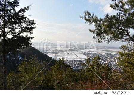 冬の猪子山から望む東近江市 冬の猪子山から望む東近江市 92718012