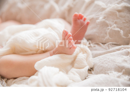 新生児の足 92718104