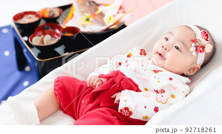 お食い初め 百日祝い 記念撮影 赤ちゃん お食い初め 百日祝い 記念撮影 赤ちゃん 92718261