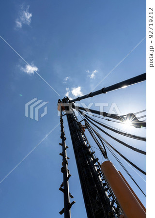 杭打機(パイルドライバー)のフロント:基礎工事現場 杭打機(パイルドライバー)のフロント:基礎工事現場 92719212