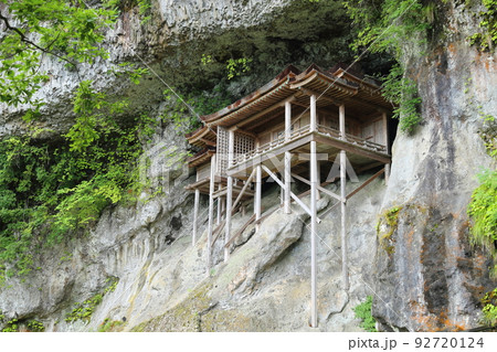 三徳山 三佛寺奥院 投入堂(国宝) 【鳥取県三朝町三徳】 三徳山 三佛寺奥院 投入堂(国宝) 【鳥取県三朝町三徳】 92720124