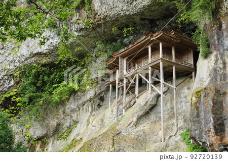 三徳山  三佛寺奥院 投入堂（国宝） 【鳥取県三朝町三徳】 92720139