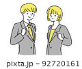 シンプルなスーツを着た若い男女 92720161