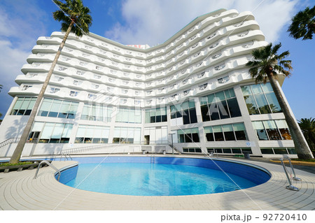 スポット 建物 雲 92720410