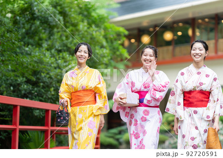 温泉旅行　浴衣　女子旅 92720591