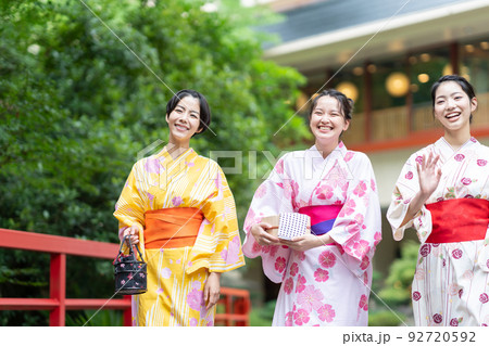 温泉旅行 浴衣 女子旅 温泉旅行 浴衣 女子旅 92720592