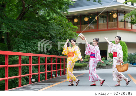 温泉旅行　浴衣　女子旅 92720595