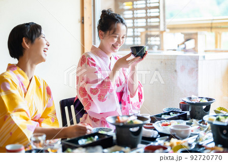 温泉旅行　食事　女子旅 92720770