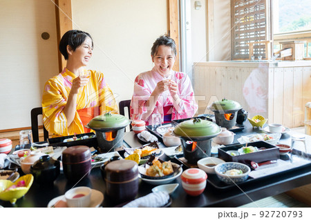 温泉旅行　食事　女子旅 92720793
