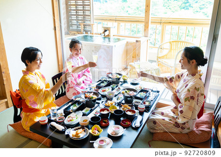 温泉旅行 浴衣 女子旅 温泉旅行 浴衣 女子旅 92720809