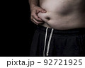 中高年の肥満男性のお腹 92721925