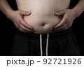 中高年の肥満男性のお腹 92721926