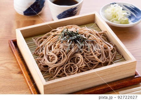 ざる蕎麦を食べる 92722027