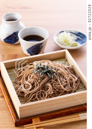 ざる蕎麦を食べる 92722028