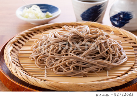 ざる蕎麦を食べる 92722032