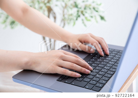 パソコン作業する女性 Office Lady パソコン作業する女性 Office Lady 92722164