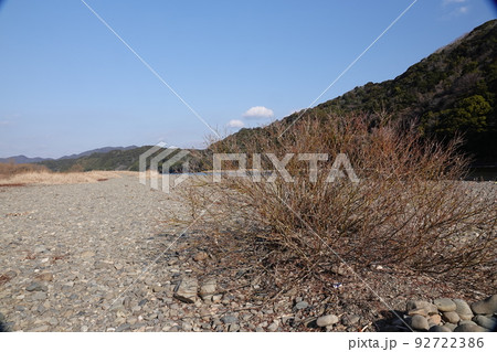 清流四万十川の河原 92722386