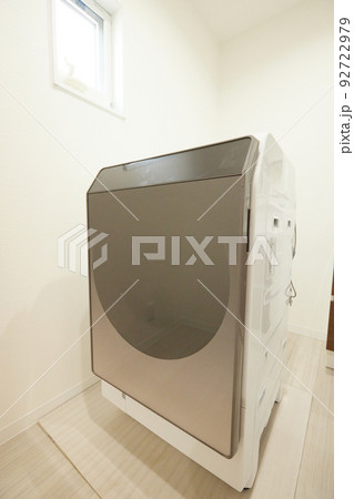 ドラム式洗濯機　家事　洗濯 92722979