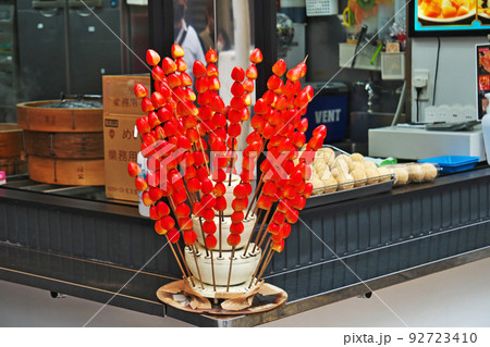 横浜中華街　食べ歩きに人気ないちご飴 92723410