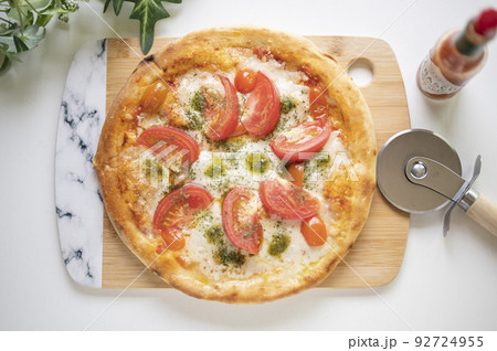 手作りマルゲリータピザ 手作りマルゲリータピザ 92724955