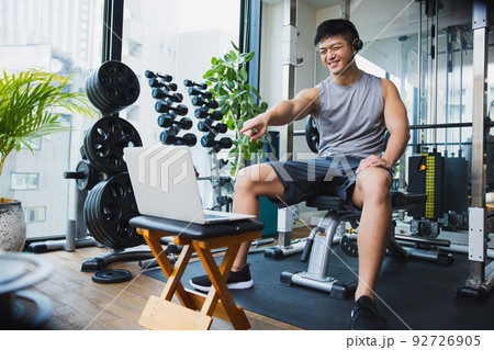 フィットネス 男性 筋肉 ボディビル フィットネス 男性 筋肉 ボディビル 92726905