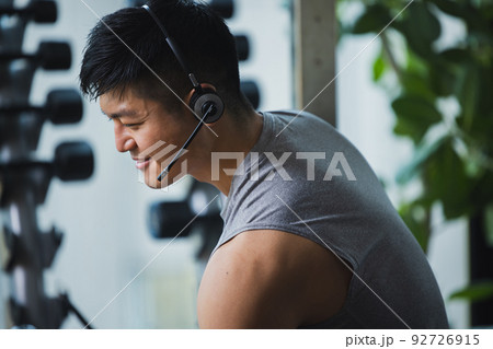 フィットネス 男性 筋肉 ボディビル フィットネス 男性 筋肉 ボディビル 92726915