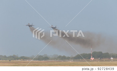 ポーランド空軍MiG-29フルクラム編隊離陸 92728439