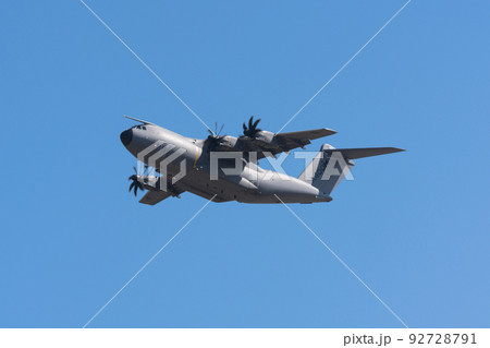 エアバスA400Mアトラス試作機水平飛行 92728791