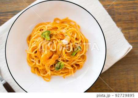 海老のトマトクリームパスタ 海老のトマトクリームパスタ 92729895