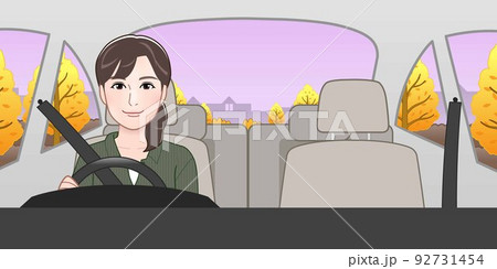 一人で車に乗っている女性 92731454