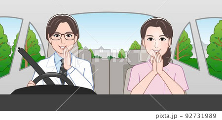 仕事で営業に出かける男性と女性 92731989