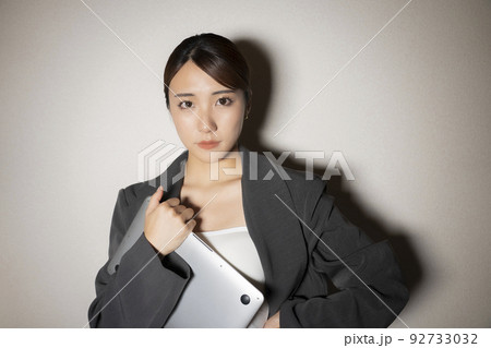 OL スーツ　仕事　オフィスカジュアル　女性 92733032