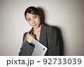 OL スーツ　仕事　オフィスカジュアル　女性 92733039