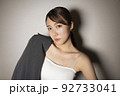 ジャケット　カッコイイ　女性　ポートレート 92733041